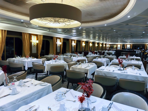 Azamara Cruises Discoveries Dining ©Jenna Lyn, Azamara Cruises4.jpg